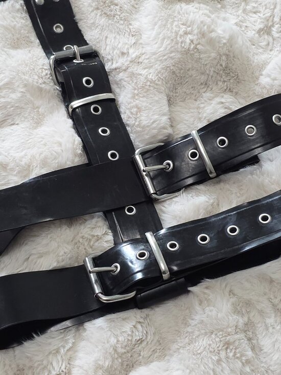 Double leg latex harness (made with stainless steel parts)